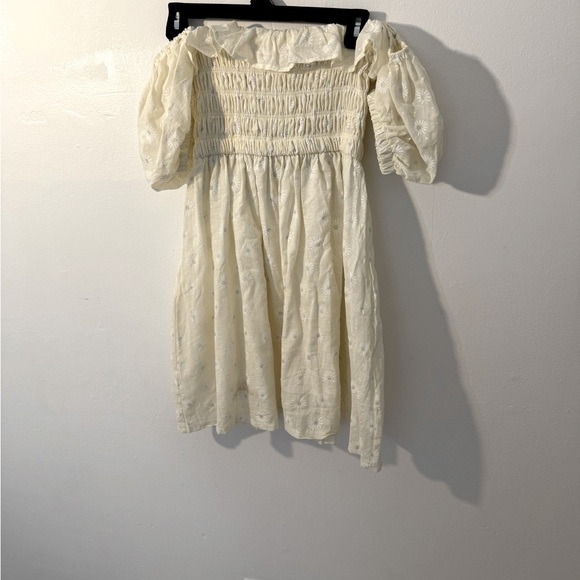 Yeanzuun Dresses & Skirts - Yeanzuun Floral Babydoll Dress Beige - SIZE M elastic bodice